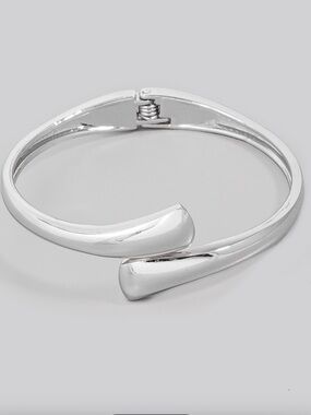 ShopEvelynne Polished Silver Open Cuff Bracelet